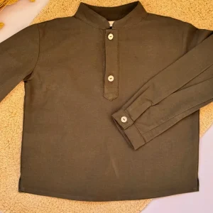 Camisa verde pino liso cuello mao Abeto