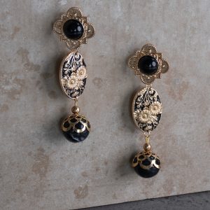 Pendiente flamenca repujado negro