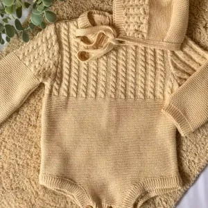 Pelele de punto crema Camomila